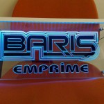 baris-ışıklı-gravür-tabela